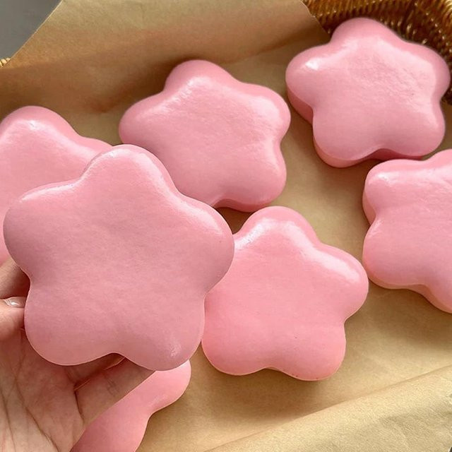 Kawaii Stern & Blume Quetschspielzeug, Langsamer Rückprall, Weich, Saugend, Dekompression Squishy Stressspielzeug - Bild 1