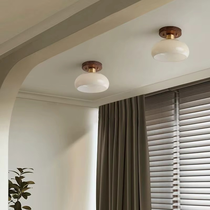 Retro Wabi-Sabi LED-Deckenleuchte aus Walnussholz und Messing für Wohnzimmer, Schlafzimmer und Esszimmer in Braun und Gold - Bild 1