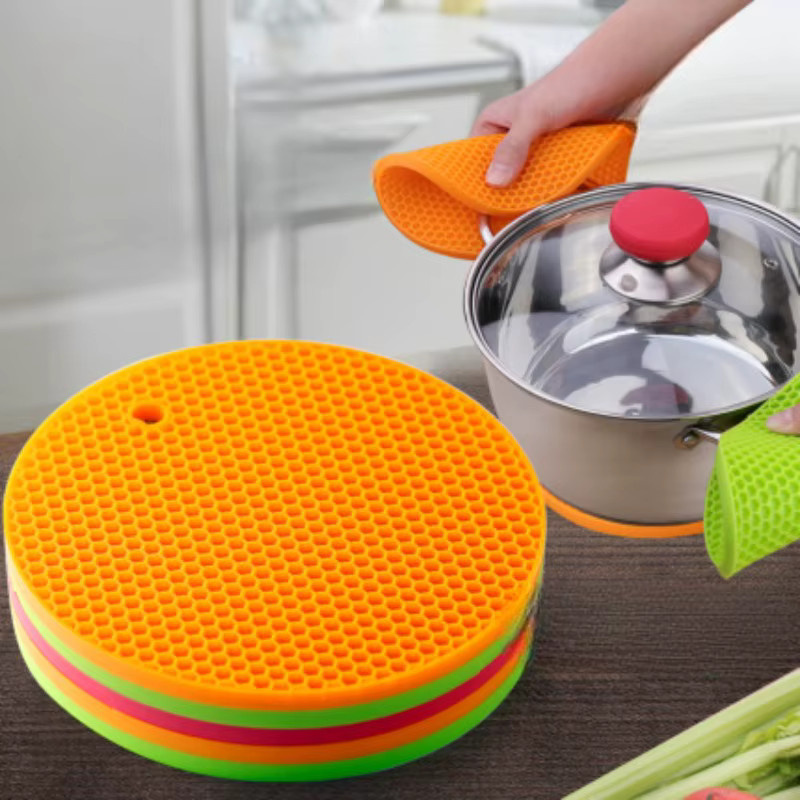 Multifunktionale Silikon Untersetzer für Tassen und Töpfe, hitzebeständig und rutschfest, rund, rot und mehrfarbig, Durchmesser: 18,0 cm - Bild 2