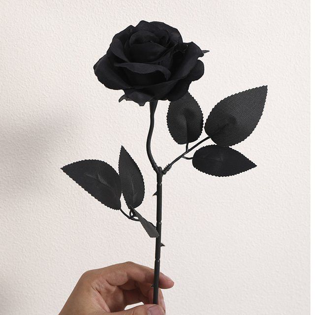 Uflower Einzelne Rose Schwarz als künstliche Dekoration im Gothic Stil für Halloween und Hausgarten - Bild 1