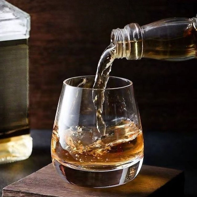 Transparentes Whiskyglas Tumbler aus Glas für Scotch, Likör und Cocktails - Bild 1