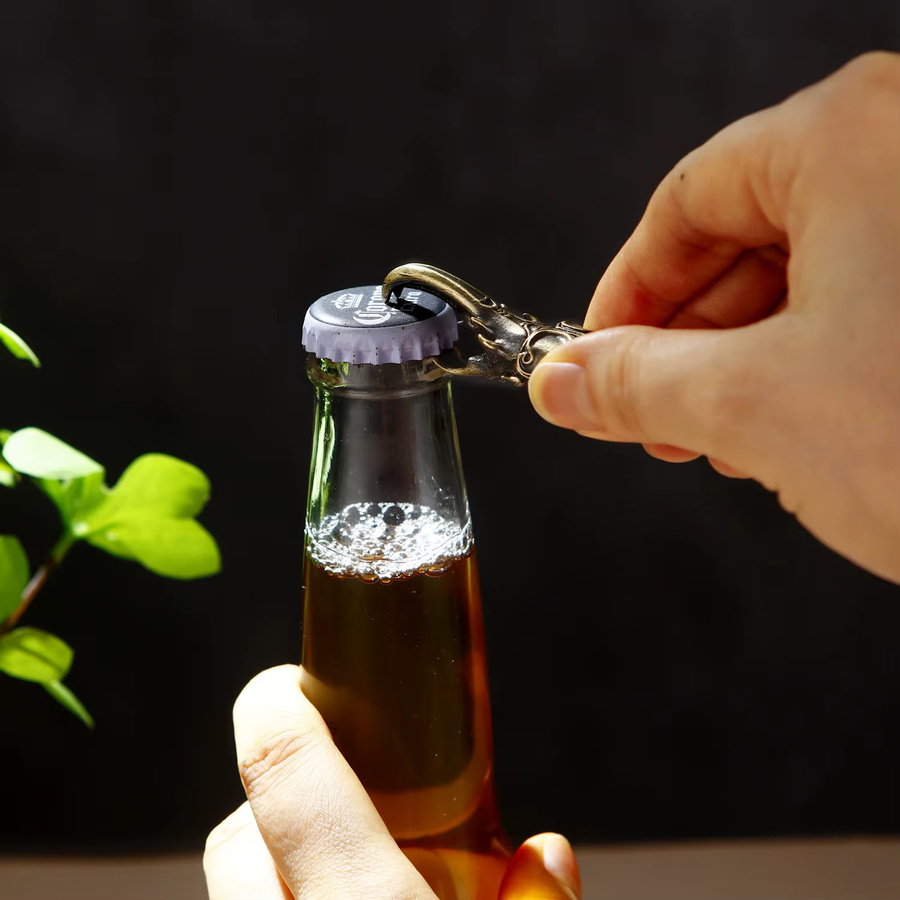 Kreativer Flaschenöffner in Käfer-Optik aus Metall in Bronze für Bier und Wein - Bild 2