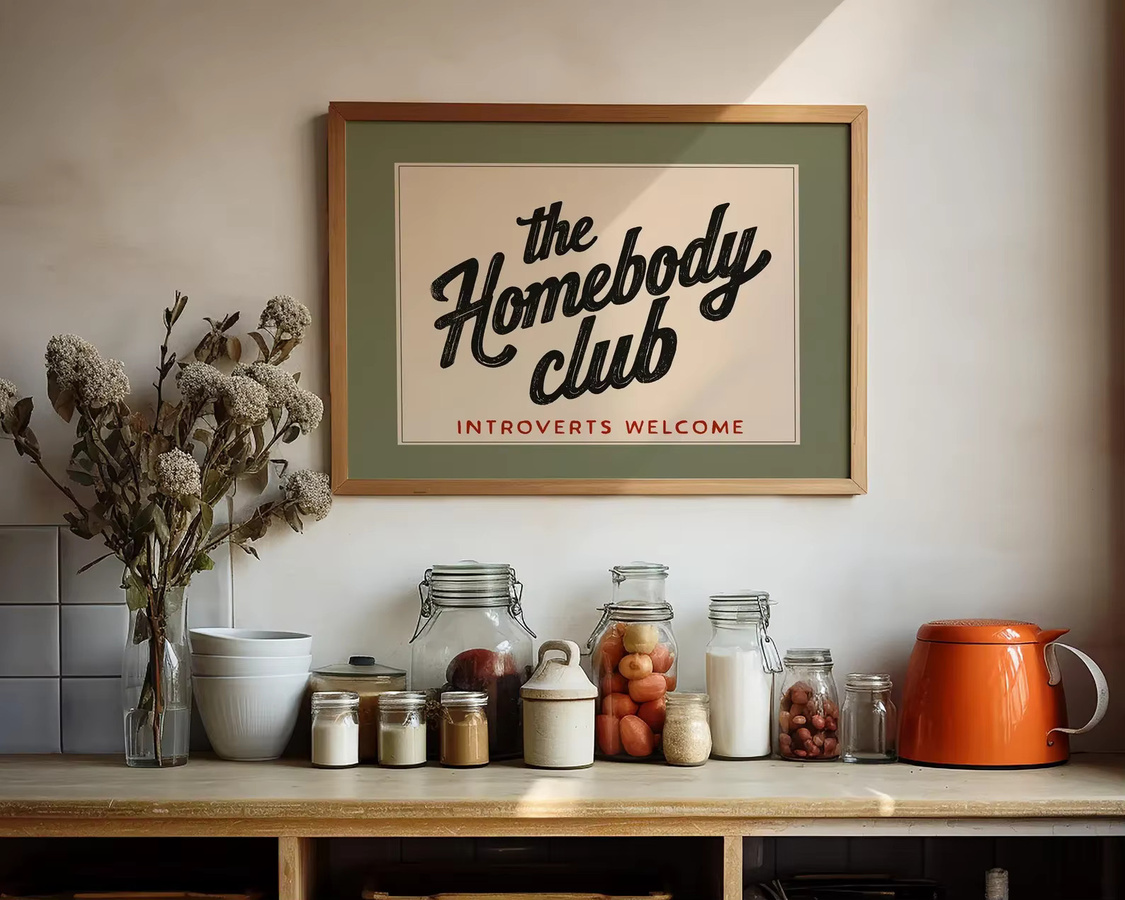 Homebody Club Poster mit Typografie als gemütliche Wandkunst für Erwachsene - Bild 1