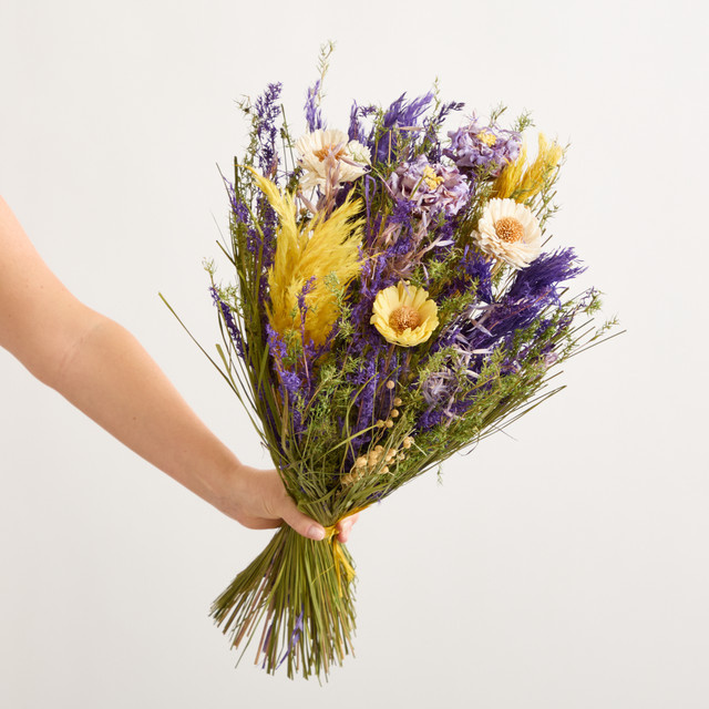 Trockenblumenstrauß Lavender Haze von Blume2000 in Blau, Gelb und Multicolour - Bild 1
