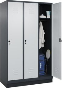 C+P Spind Classic PLUS Garderobenschrank mit 3 Abteilen, Sockel, Sicherheits-Drehriegel und 4 Garderobenhaken, Farbe: Anthrazitgrau/Lichtgrau/Schwarzgrau, H x B x T: 195 x 120 x 50 cm - Bild 1