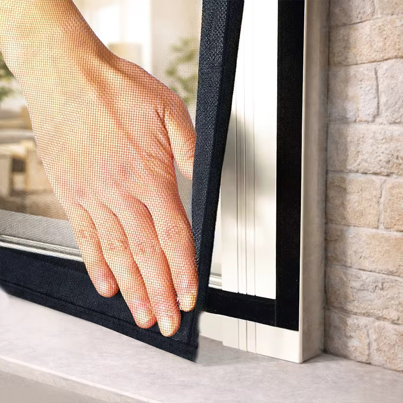 MOJY Moskitonetz für Fenster in Schwarz, nach innen öffnendes Insektenschutzgitter aus Fiberglas-Tüll gegen Mücken und Fliegen - Bild 3