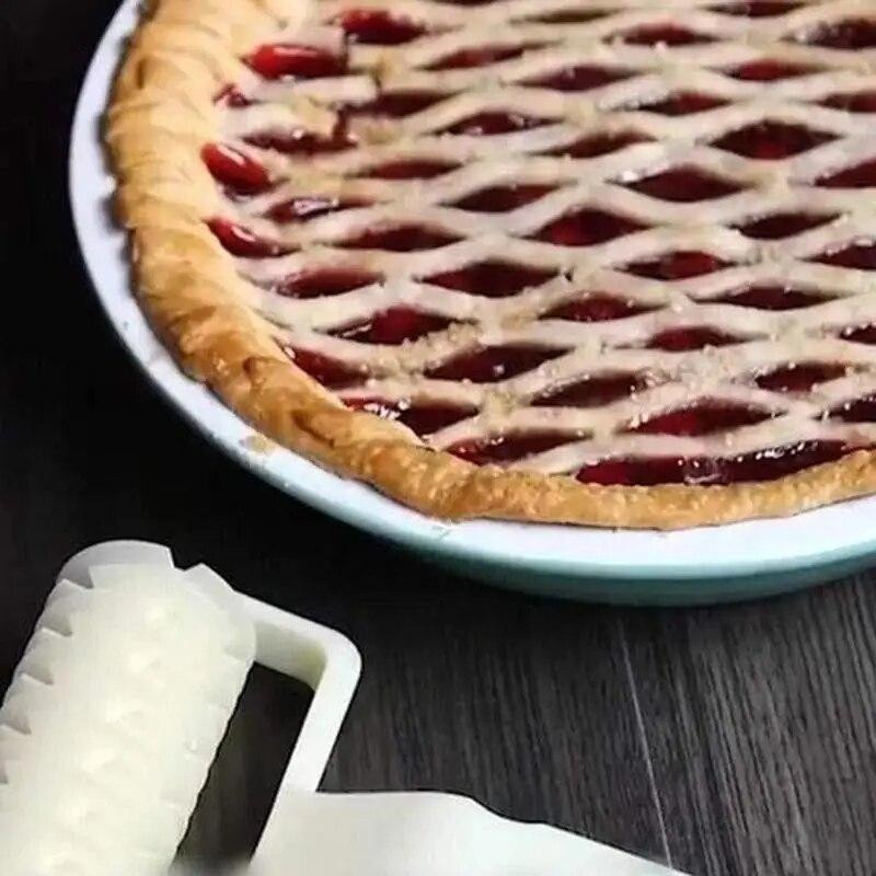 Hochwertiger Kuchen-Pizzaschneider und Präge-Teigrolle aus Kunststoff für Gebäck und Backformen - Bild 5