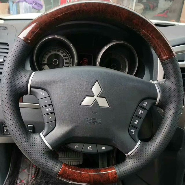 Handgenähte Lenkradabdeckung aus echtem Leder für Mitsubishi Pajero 2007–2014 und Galant 2008–2012 in Braun mit Holzmaserung - Bild 1