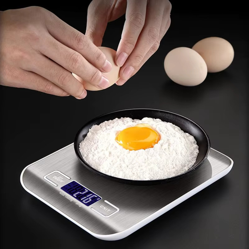 Digitale Küchenwaage Kitchya in Silber mit Edelstahlplatte und LED-Anzeige, Tragkraft bis 10 kg mit 1 g Genauigkeit - Bild 2