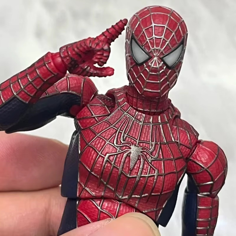 Hot Toys Marvel Spider-Man Actionfigur im Maßstab 1:12, voll bewegliche Sammelfigur in Rot - Bild 3