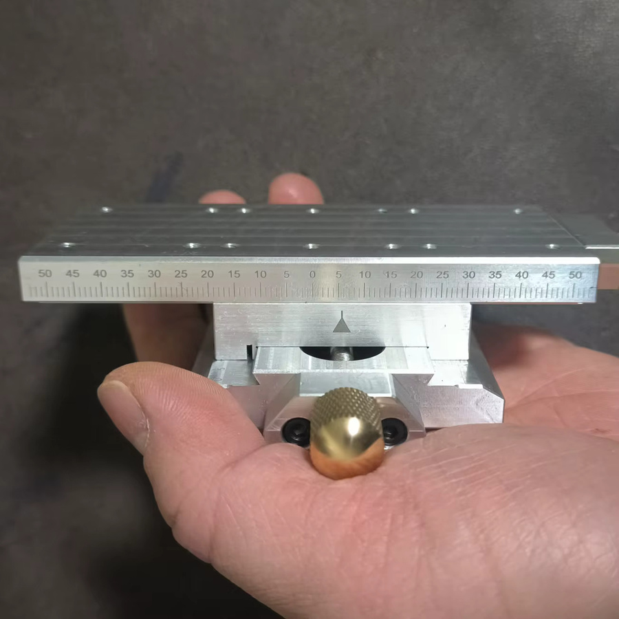 Kleiner Kreuzschiebetisch mit glatter und nahtloser XY-Achsen-Feinabstimmungsplattform in Silber - Bild 1
