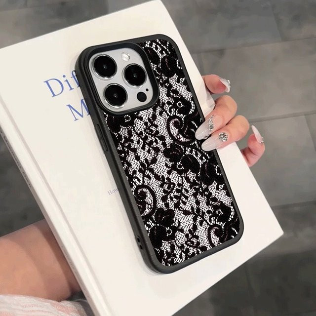 Handyhülle mit schwarzem Spitzenmuster und Lychee-Textur für Apple iPhone 17, 16, 15 Pro Max Plus Serien in Schwarz - Bild 1