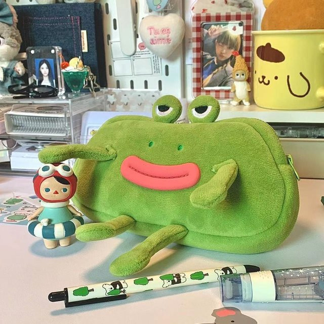 Kreative Frosch Federtasche in Grün und Weiß als praktische Aufbewahrungstasche für dein Schulbedarf - Bild 1