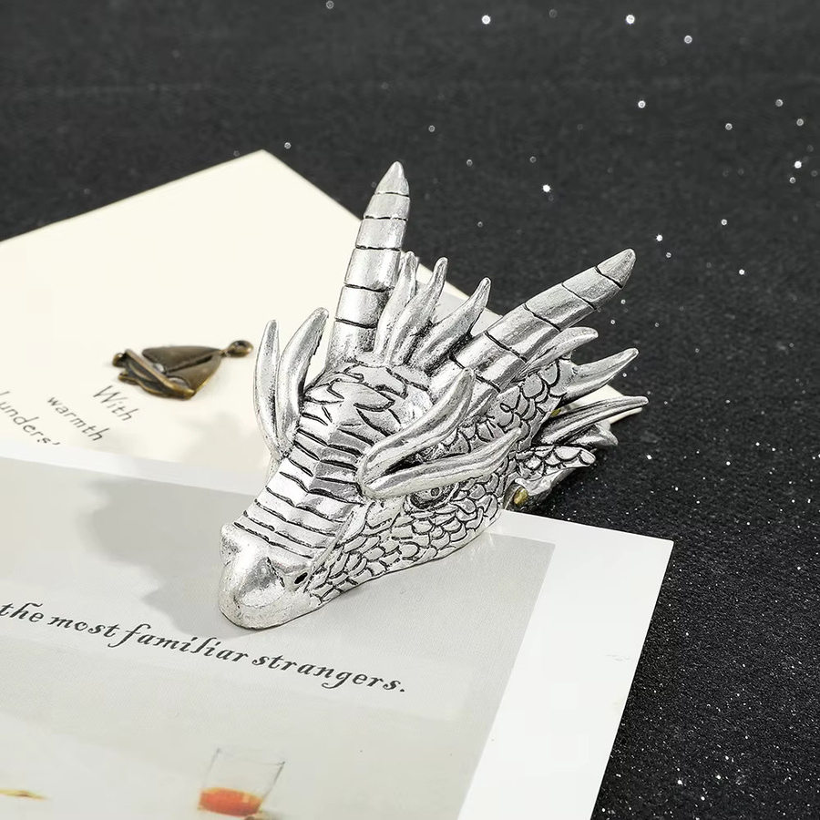 Glänzendes Drachenkopf Lesezeichen aus Metall in Gold für Buchliebhaber - Bild 4
