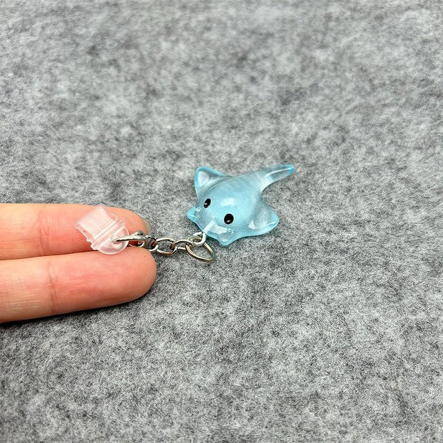 Praktischer Mini-Staubstopfen aus Kunstharz für USB-C Anschlüsse in Blau - Bild 1