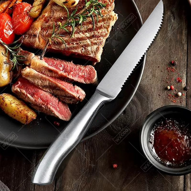 WXCOO Professionelles Ganzstahl-Steakmesser in Silber mit gezahnter Klinge für Grill und Küche - Bild 4