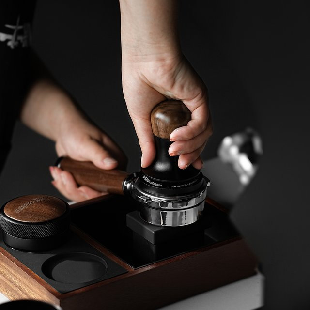 MHW-3BOMBER Espresso Kaffee-Stampfer mit federbelastetem Nivellierer und konstantem Druck aus Holz, Durchmesser: 58,35 mm - Bild 1