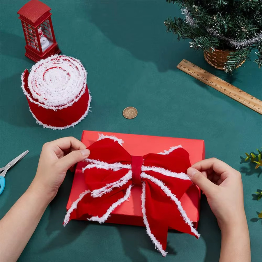 Rotes Weihnachts-Samtband mit weißen Fransen, Breite: 6,35 cm, Länge: 9,14 m - Bild 3