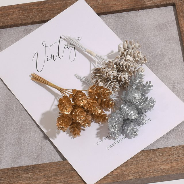 Nanairo 10er Set künstliche goldene Weihnachts-Tannenzapfen aus Textil und Kunststoff für Hochzeitsdekoration und DIY-Bastelarbeiten - Bild 1
