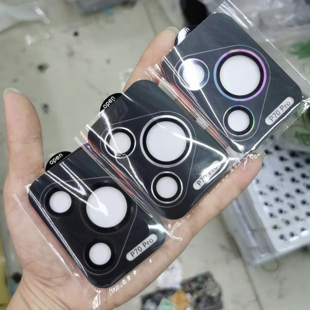 Huawei Pura 70 Pro Kamera-Linsenschutz aus gehärtetem Glas mit Metall-Ring in Schwarz - Bild 1