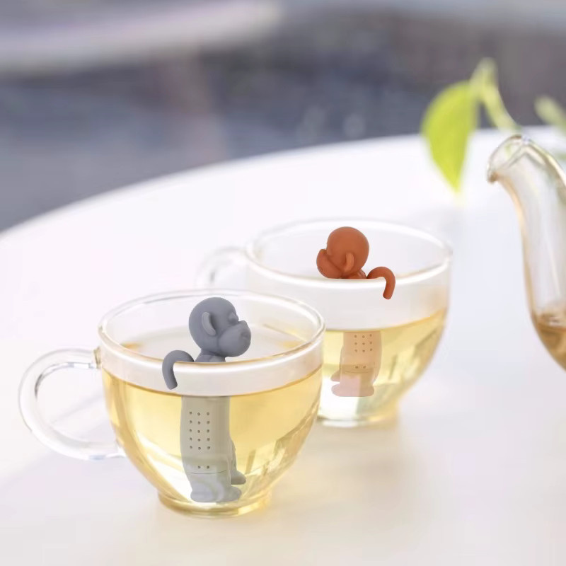 2 Stück Silikon Teesieb im niedlichen Cartoon Affen-Design als Tee-Infuser für losen Tee in Braun und Grau - Bild 2