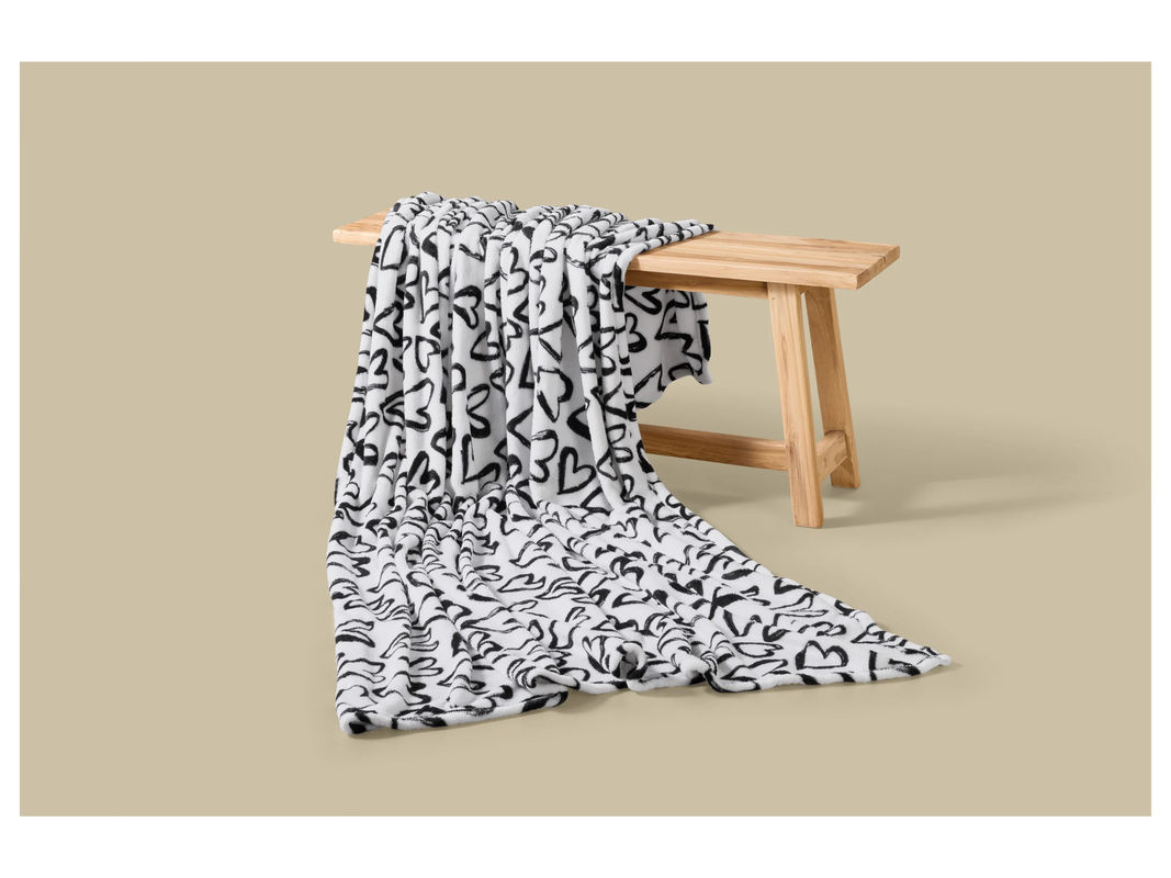 LIVARNO Kuscheldecke aus Polyester in Weiß mit Herzmuster, B/B: 150 x 200 cm - Bild 2