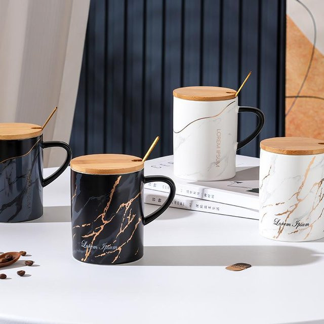 Nordische Keramiktasse von Yiran Furniture mit Deckel und Löffel, marmorierte Tasse in Multicolour, 430 ml - Bild 1
