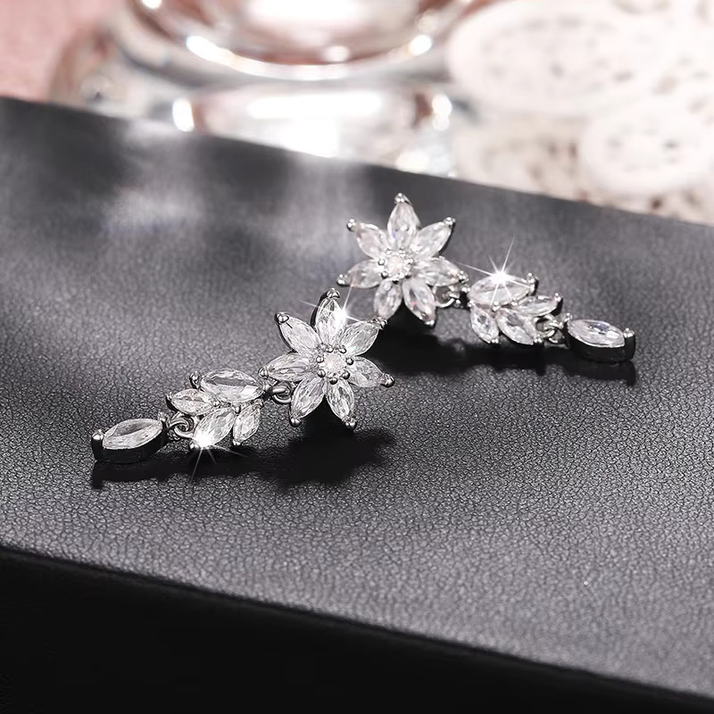 Huitan Fresh Style Ohrringe, Blumen-Design, CZ, Damen - Bild 5