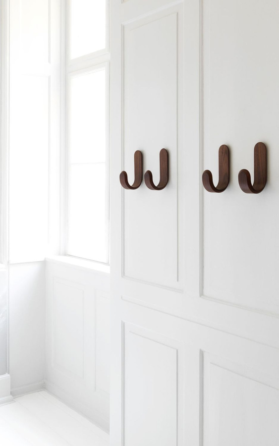 Normann Copenhagen Curve Wandhaken aus Holz in Braun - Bild 2