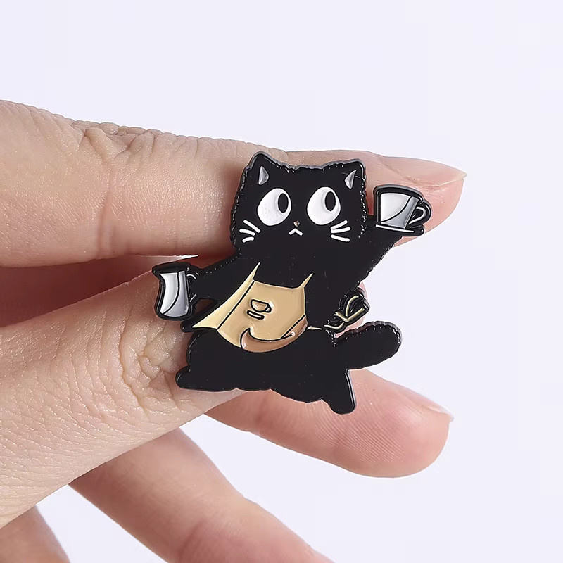 Miss Zoe Brosche, Schwarze Katzen-Barista-Emaille-Pins, Unisex - Bild 3