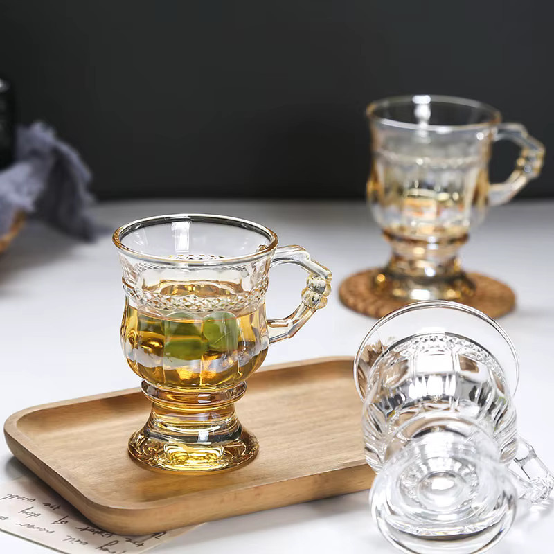 Vintage-Glastasse mit Herz-Prägung und Griff in Transparent, elegante Kaffeetasse für Latte Macchiato und Nachmittagstee - Bild 3