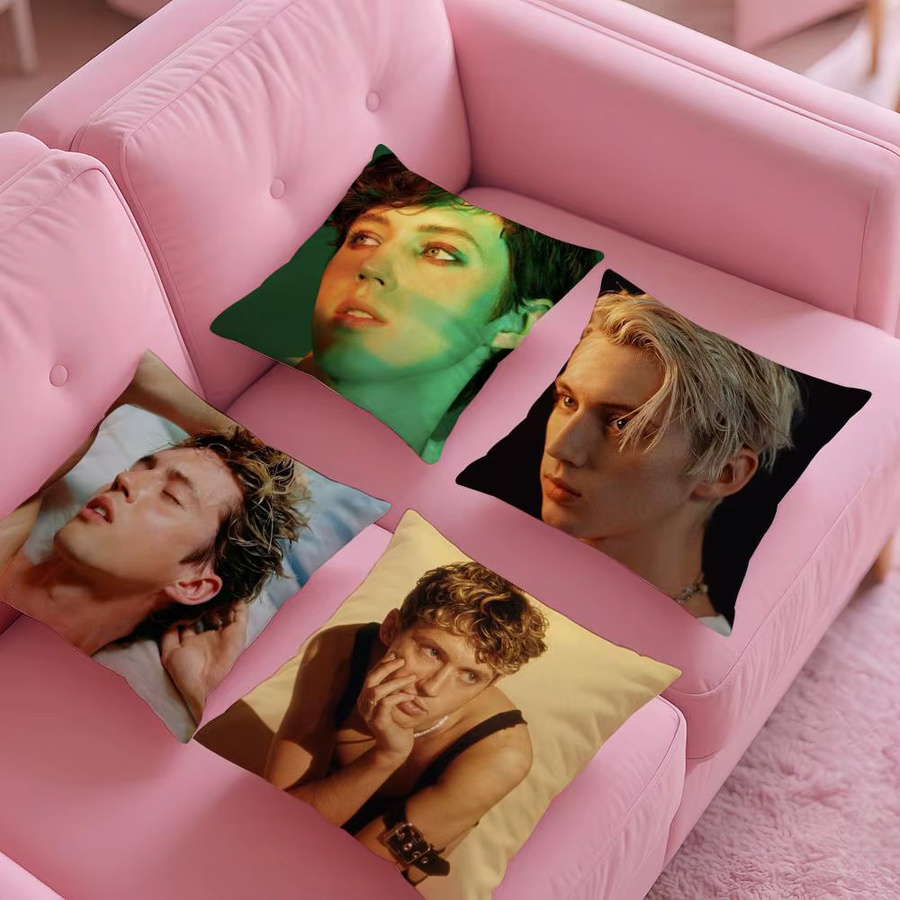 Singer T-Troye S-Sivan Kissenbezug aus Plüsch mit grafischem Weihnachtsmuster, Schwarz und Grün, B/T/H: 30 x 30 x 0 cm - Bild 2