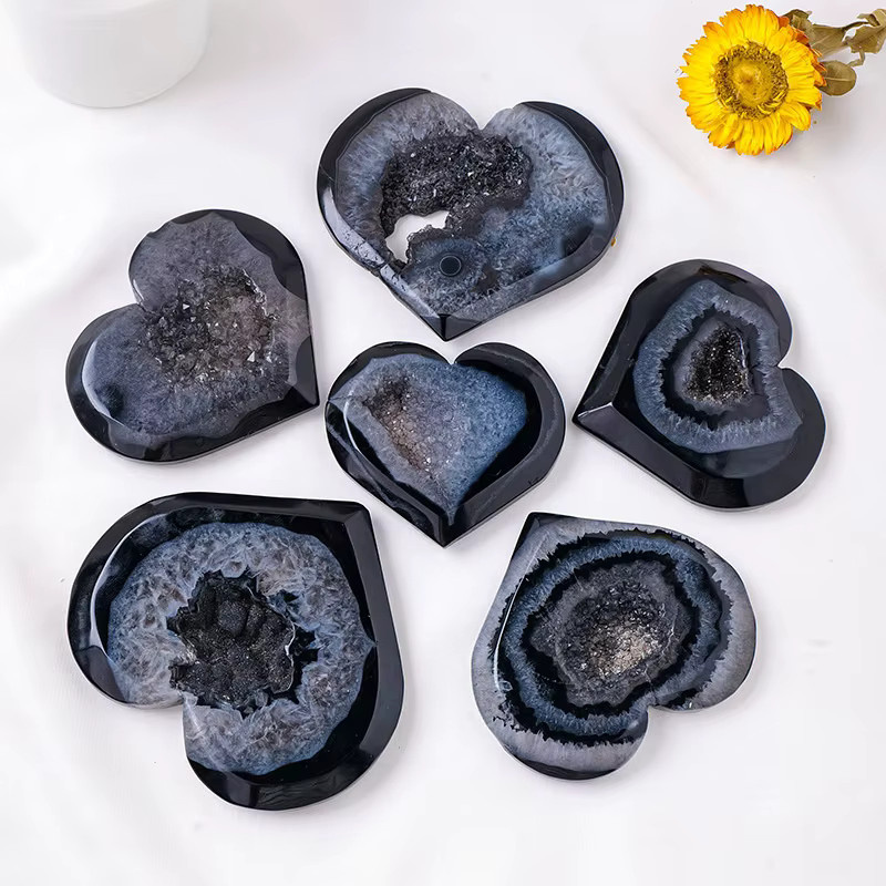 Natürlicher Schwarzer Achat als Herz-Geode geschnitzter Liebes-Kristall als Worry Stone und Wohndekor - Bild 4