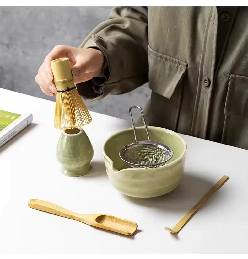 PGY Matcha Set aus Bambus und Keramik in Grün mit Schneebesen und Teelöffel für die traditionelle Teezubereitung - Bild 2