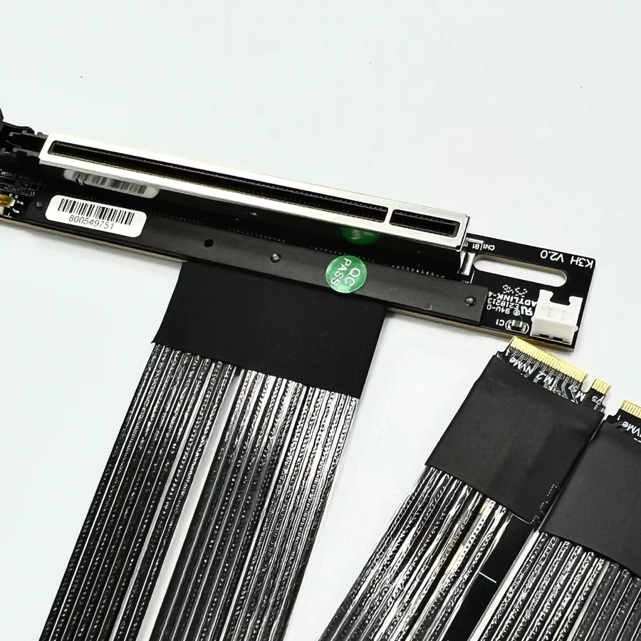 ADT-Link PCI-E 5.0 x16 zu 4-Port M.2 NVMe SSD Erweiterungskarte in Schwarz - Bild 4