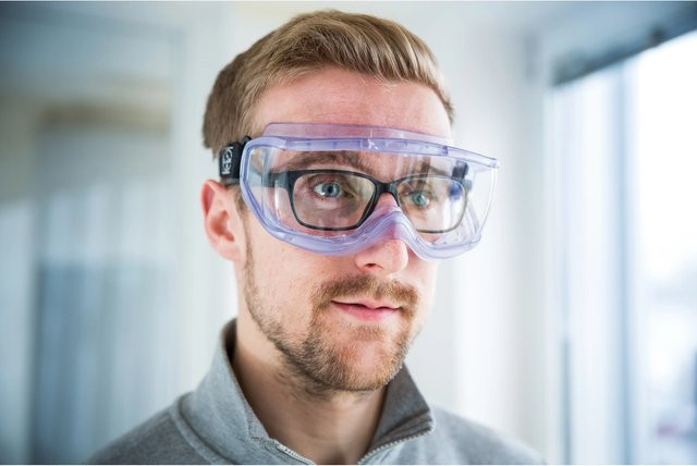LUX-TOOLS Schutzbrille mit Band in Transparent, über der Brille tragbar - Bild 1