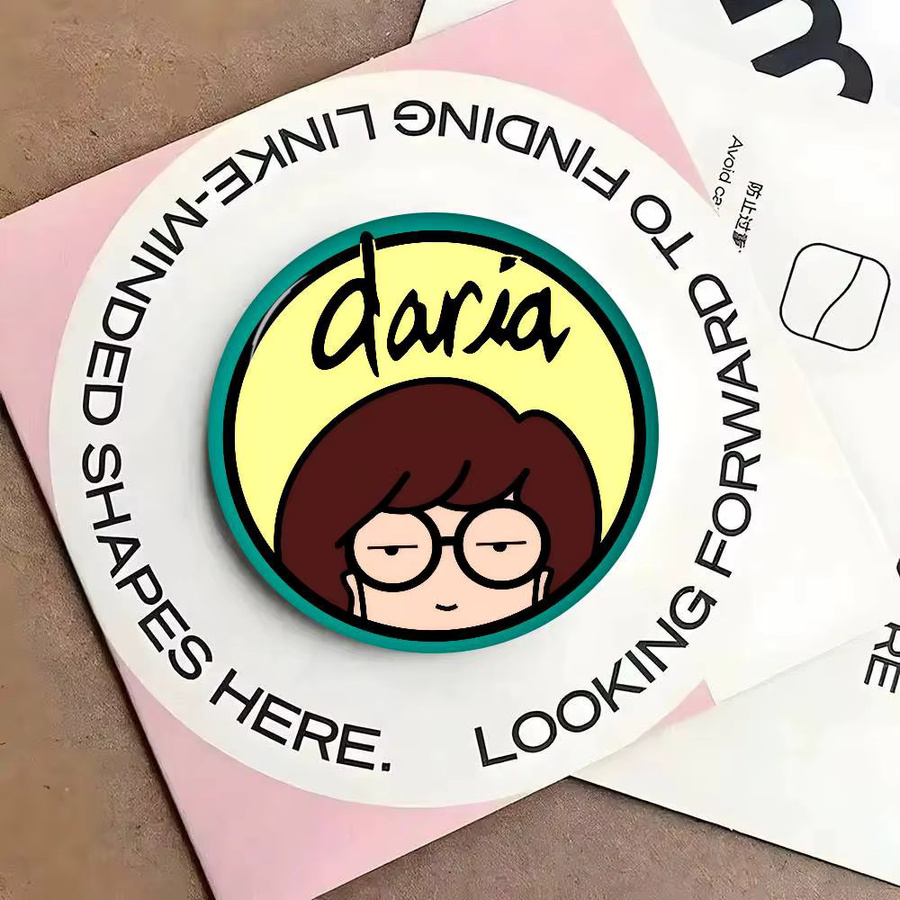 Kayou Brosche Cartoon Daria Sitcom Logo Anime Button Pin - Bild 4