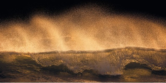 Komar Fototapete Vlies Golden Wave in Gold, Breite: 200 cm, Höhe: 100 cm - Bild 1