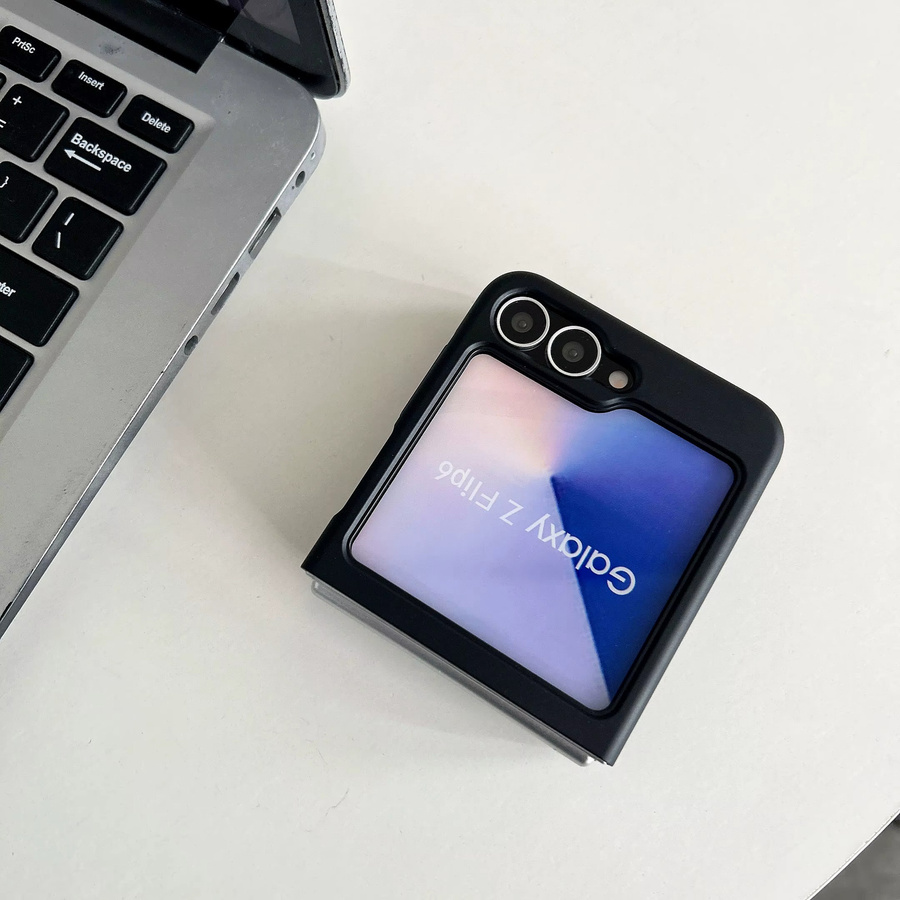 The Puffer Soft Touch Handyhülle für Samsung Galaxy Z Fold 7, 6, 5, 4 und Z Flip 4, 5, 6, 7 in Schwarz mit Baumwollfüllung im Daunenjacken-Design - Bild 4