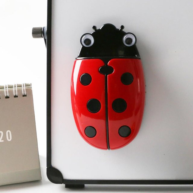 Magnetische Marienkäfer Aufbewahrungsbox von A Family Of Home Textiles in Rot mit Deckel als Stift-Organizer und Whiteboard für den Kühlschrank, B/T/H: 12,0 x 7,0 x 7,0 cm - Bild 1