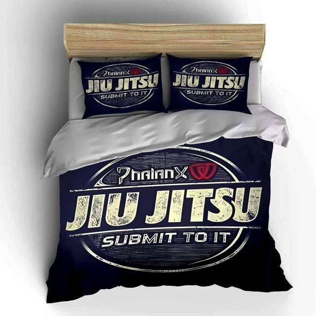 3-teiliges Jiu Jitsu Bettwäsche-Set mit Vintage Phalanx Logo-Print in Blau, bestehend aus einem Bettbezug und 2 Kissenbezügen, B/H: 140 x 210 cm - Bild 1