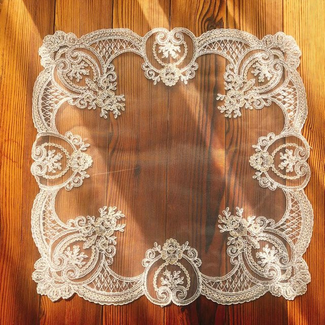 Klassische quadratische Tischdecke mit floraler Spitze in Weiß, B/T: 68 x 68 cm - Bild 1