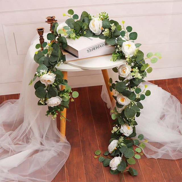 Kmitang Künstliche Eukalyptusranken mit weißen Rosen und Apfelblättern aus Rattan-Seide, Dekoration für Hochzeit und Zuhause, Länge: 175 bis 180 cm - Bild 1