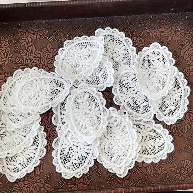 Elegante weiße Blumen-Spitzenflicken mit ausgehöhltem 3D-Design für deine DIY-Bastelarbeiten und Kleidungsverzierungen - Bild 1