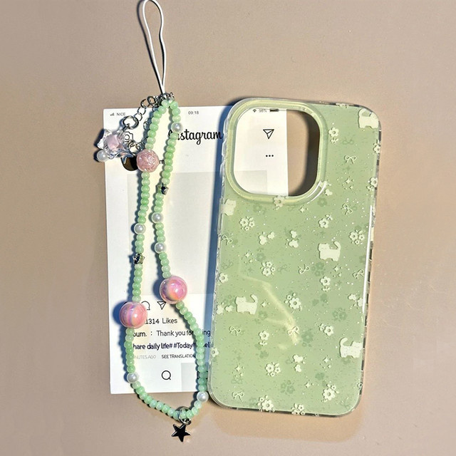 HAPPEE Handyhülle für iPhone 11 bis 17 Pro Max mit matcha-grünem Blumenmuster, Perlenkette und Katzen-Motiv in Transparent Weiß - Bild 1