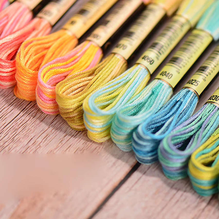 Stickgarn Set aus Baumwolle in 18 Farben für Kreuzstich und Bastelarbeiten, 8 Meter pro Strang, 6 Stränge pro Set, Mehrfarbig - Bild 2