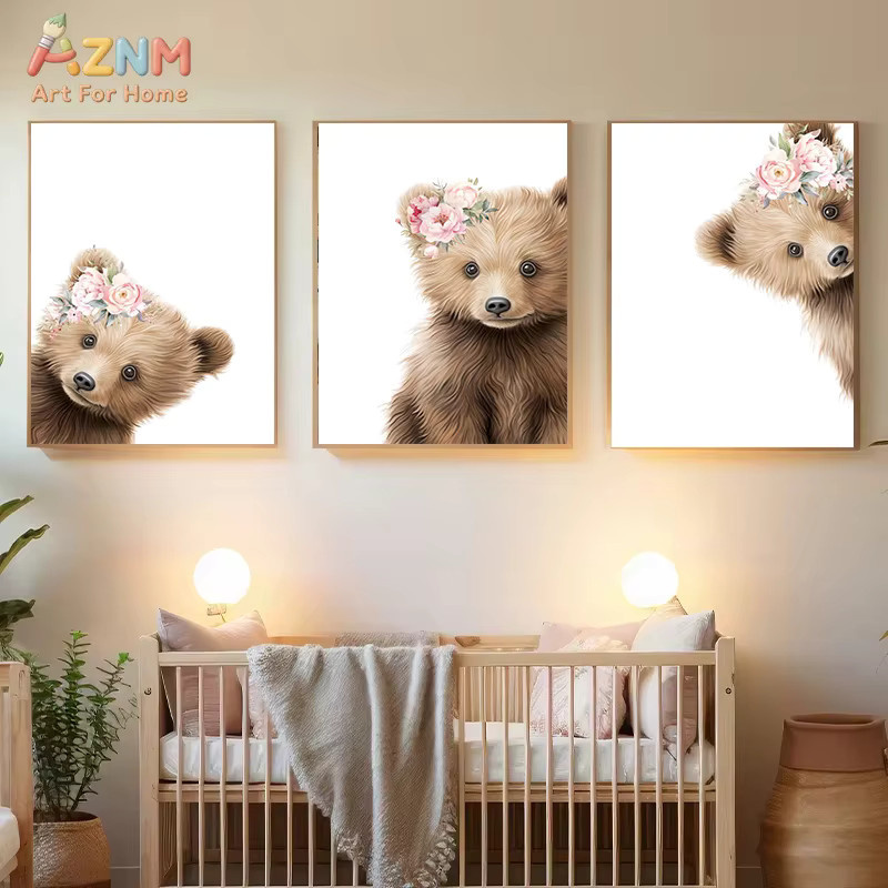 AZNM Aquarell-Leinwand Wandkunst mit Braunbär und rosa Blumenkranz, minimalistischer Baby-Druck in Braun, Rosa und Multicolour - Bild 2