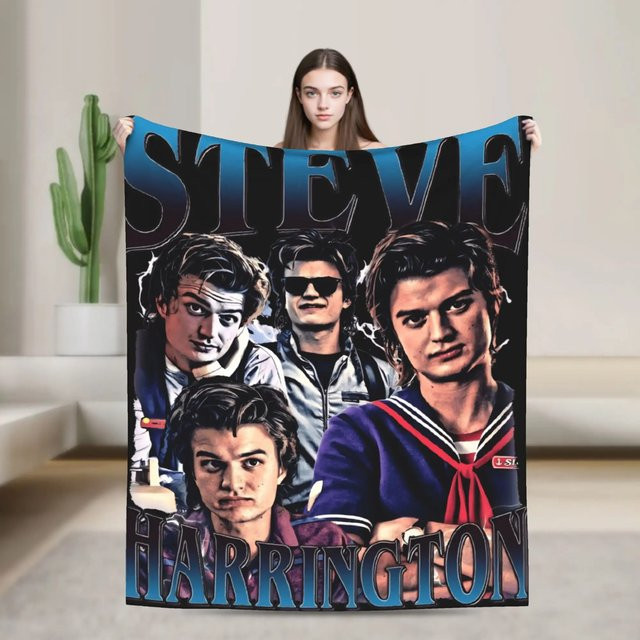 VIKAMA Steve Harrington Wolldecke für Kinder in Multicolour, Retro Design, B/T/H: 90 x 75 x 75 cm - Bild 1