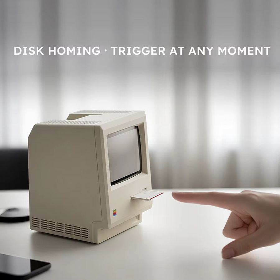 Maclock Macintosh Retro Wecker mit digitalem Uhrendesign in Weiß - Bild 3