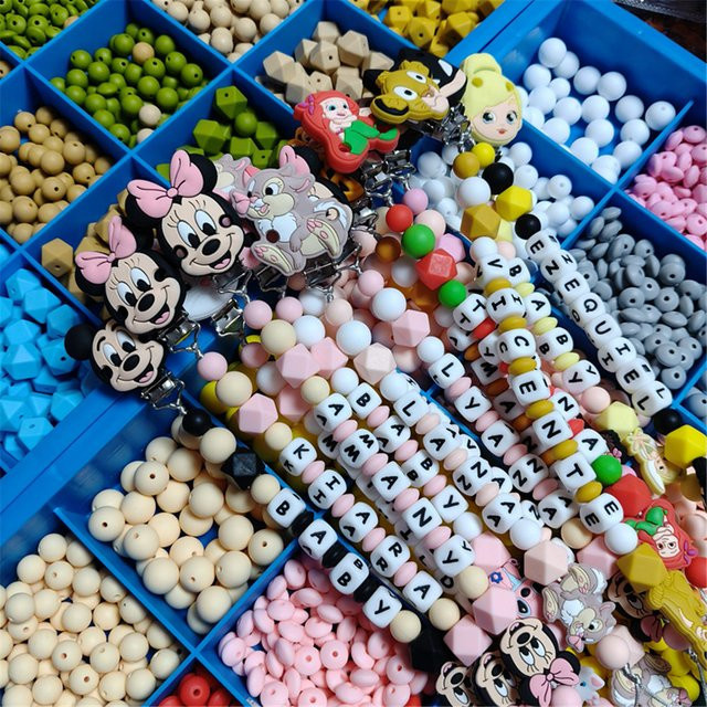 Personalisierte Schnullerkette mit Namen von Potdemiel aus Silikonperlen in Mehrfarbig - Bild 1